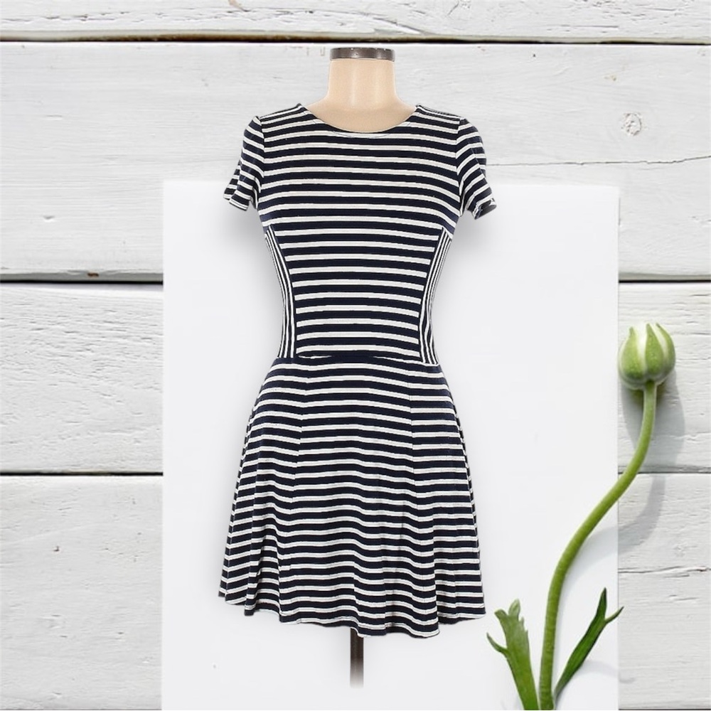 Black and white striped short sleeve dress size M with cinched waist illusion